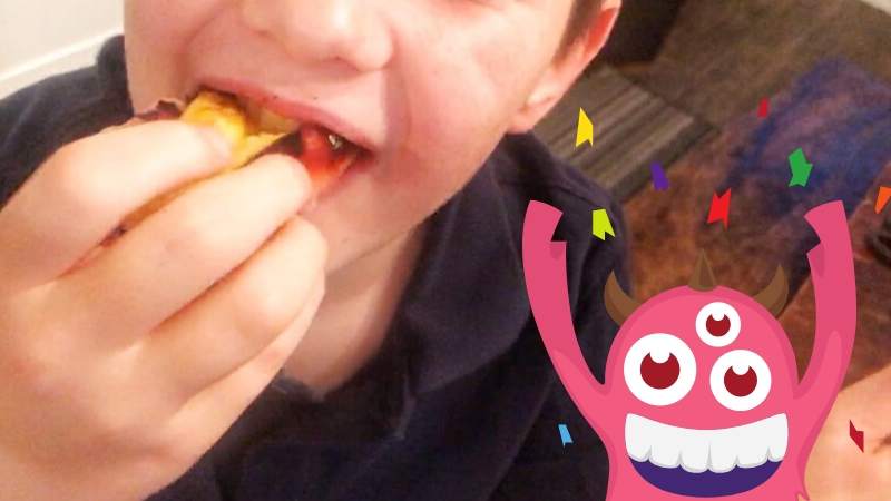 happy kid eating low carb