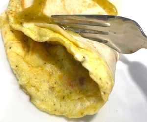Keto Breakfast Quesadilla Recipe - Easy 5 Minutes Meal! low carb breakfast quesadilla recipe