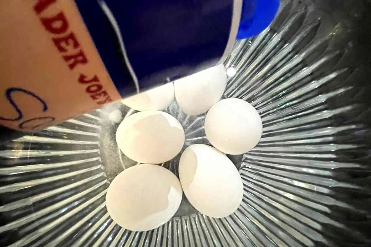 Microwave Hard Boiled Eggs in 5 Easy Steps! 6 salt and baking soda eggs microwave hard boiled