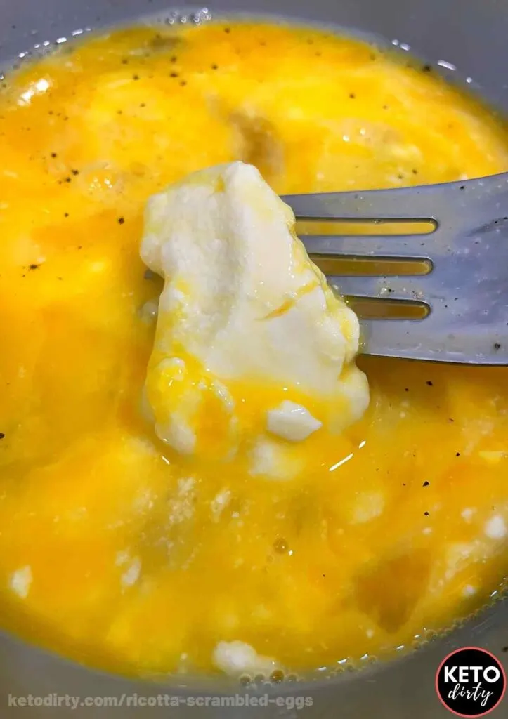 Ricotta Scrambled Eggs - Keto 3 Net Carb Breakfast Recipe 3 scrambled eggs ricotta cheese