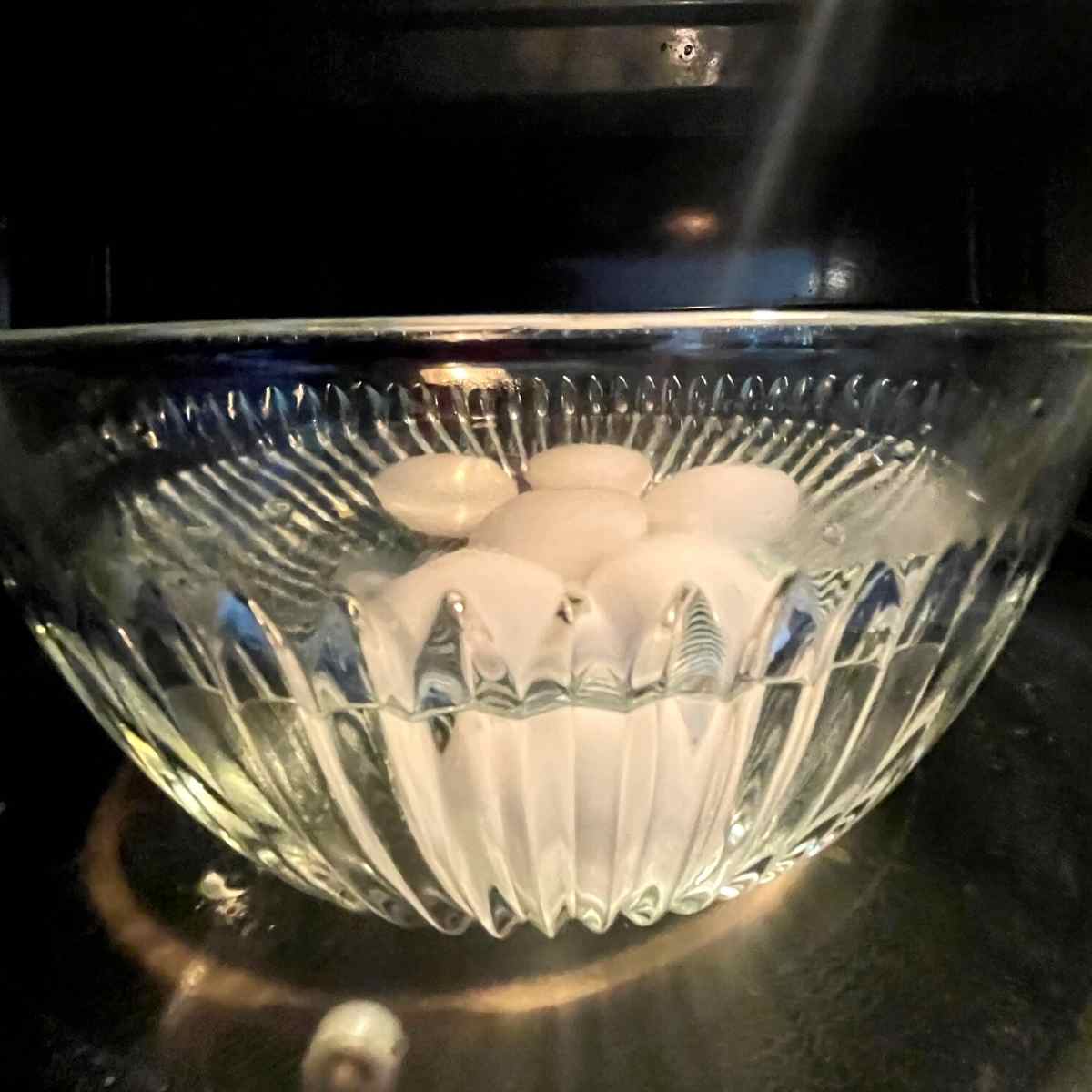 how to make soft boiled eggs in microwave